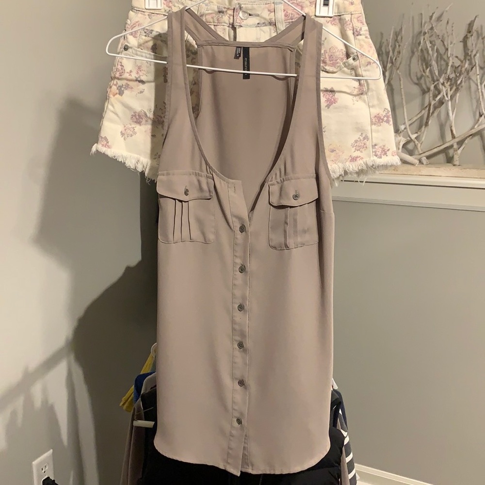 Maurices Ecru button down sleeveless Top S